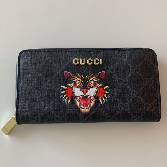 Gucci Handbags - Faux Gucci wallet